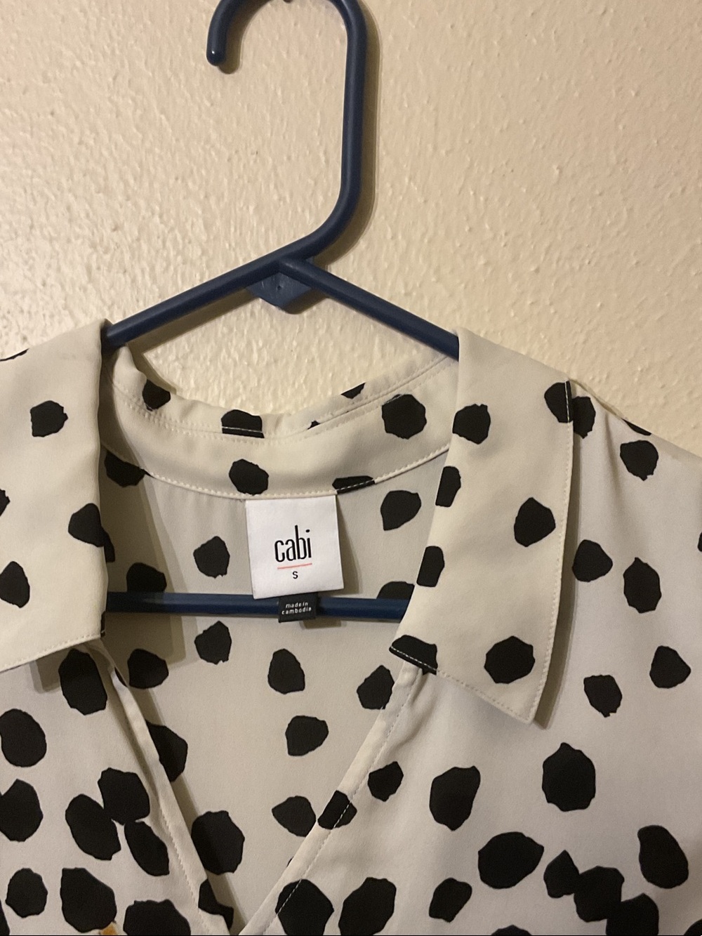 cabi Ivory Sleeveless V-Neck Animal Print Camisole Size Small - Picture 2 of 5